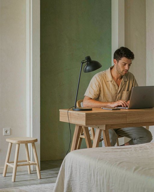 Learn — Focused, glare-free light for reading and work.
